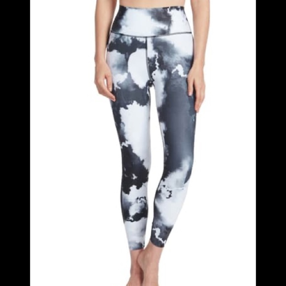 Womens Sage Leggings in Black Cloud Print Size S
